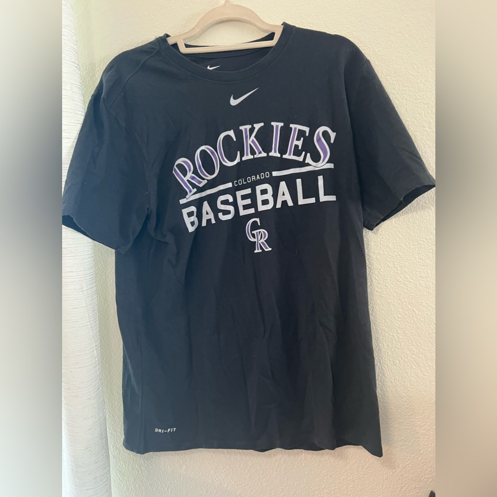 The Nike Tee Colorado Rockies Shirt Size Large